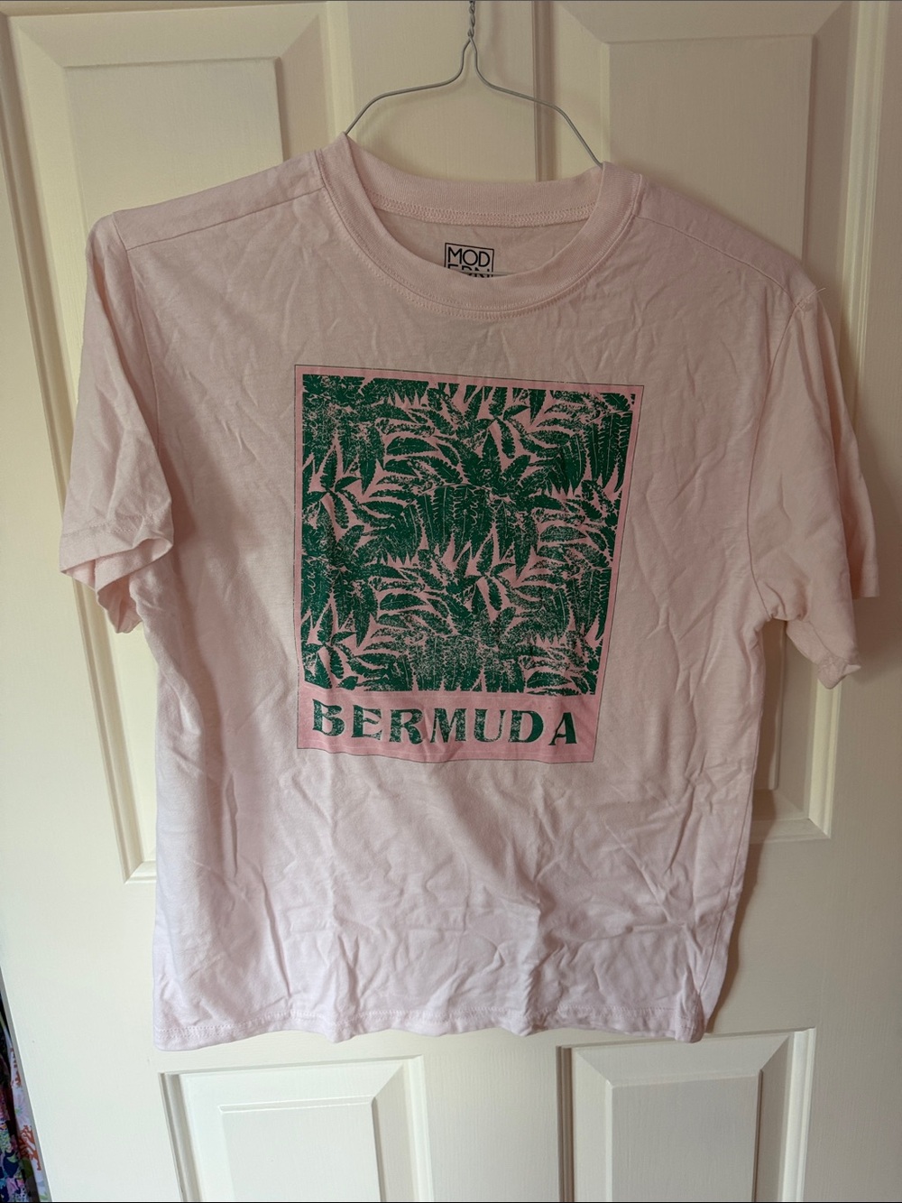 Bermuda Pink Graphic Women's T-Shirt